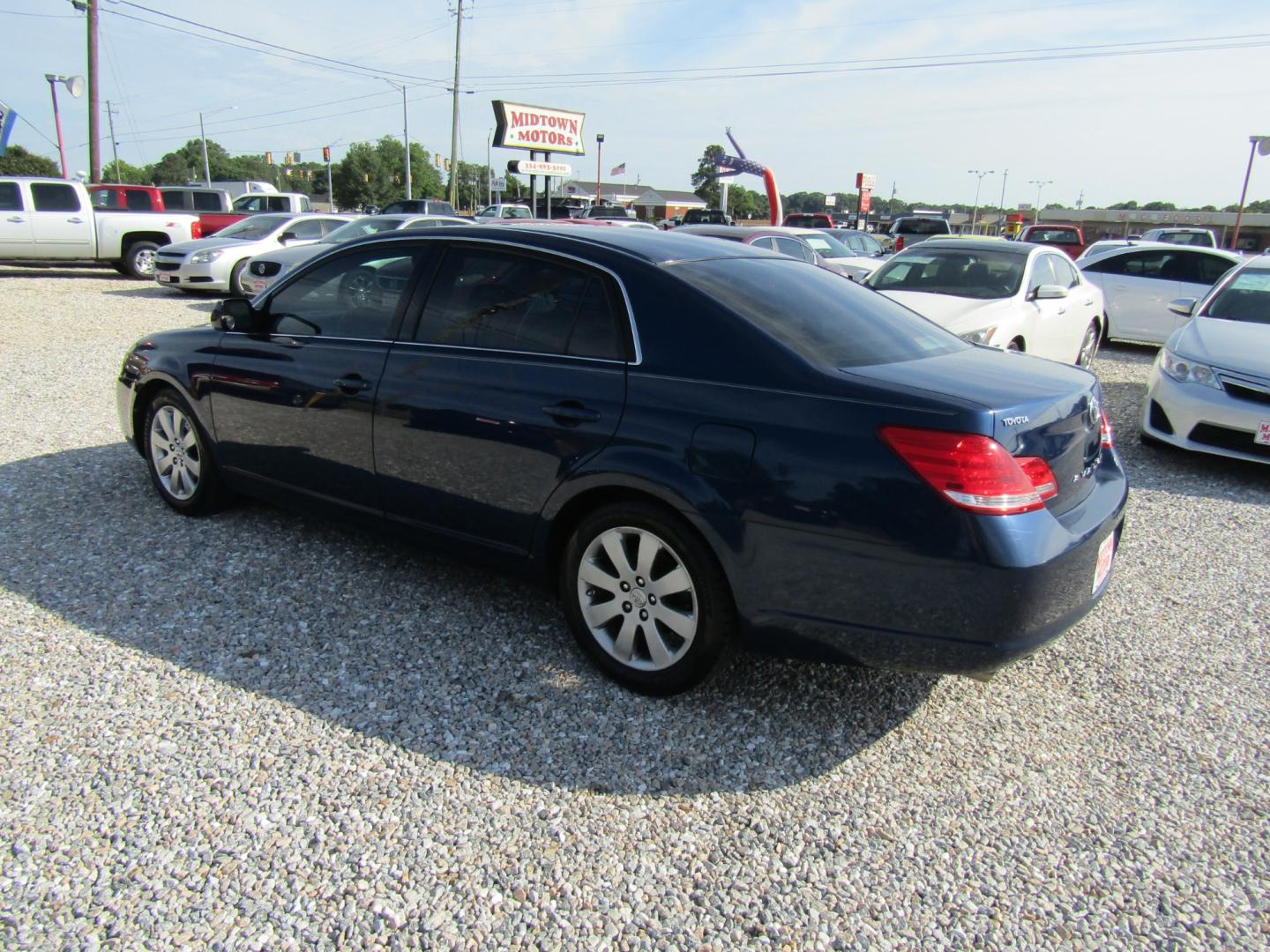 2007 Blue /Gray Toyota Avalon Limited (4T1BK36B97U) with an 3.5L V6 DOHC 24V engine, Automatic transmission, located at 15016 S Hwy 231, Midland City, AL, 36350, (334) 983-3001, 31.306210, -85.495277 - Photo#5